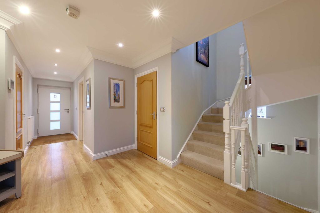 Property photo 2 of 19 Picture No. 44