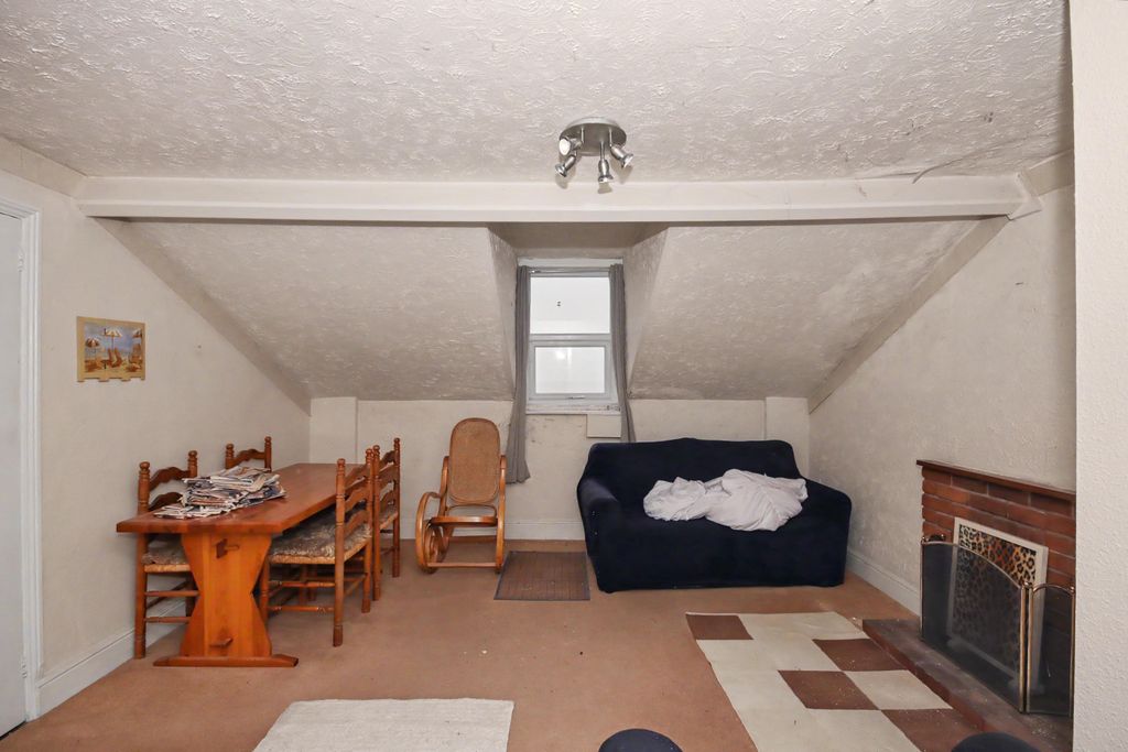 Property photo 2 of 14 Flat 5, 5 Kirkley Cliff, Lowestoft, Suffolk, Nr33 0By