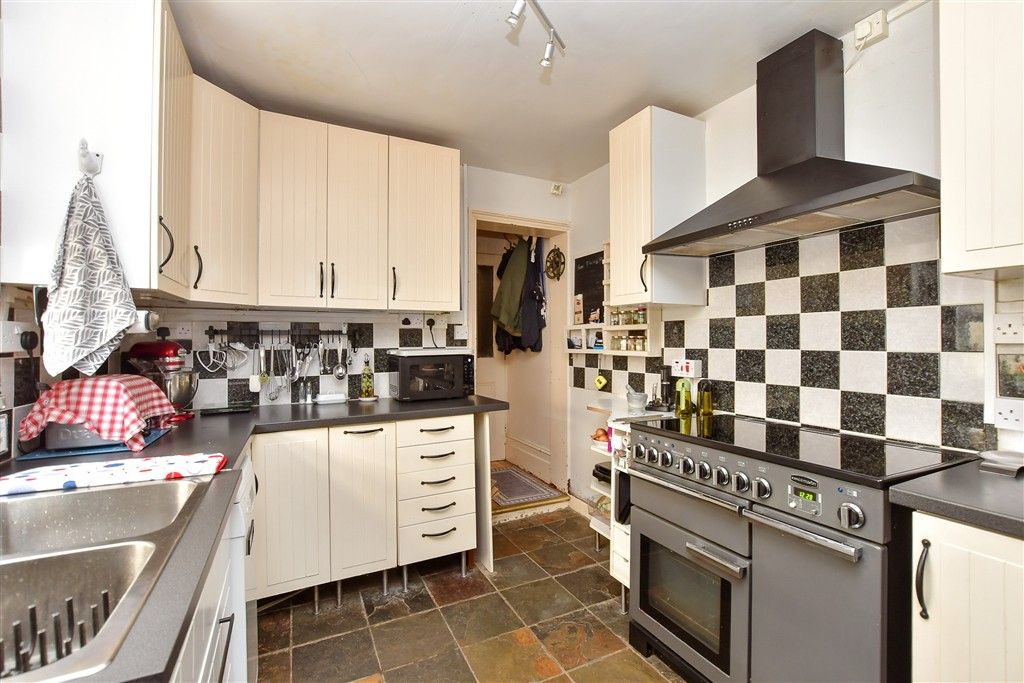 Property photo 2 of 11 Kitchen