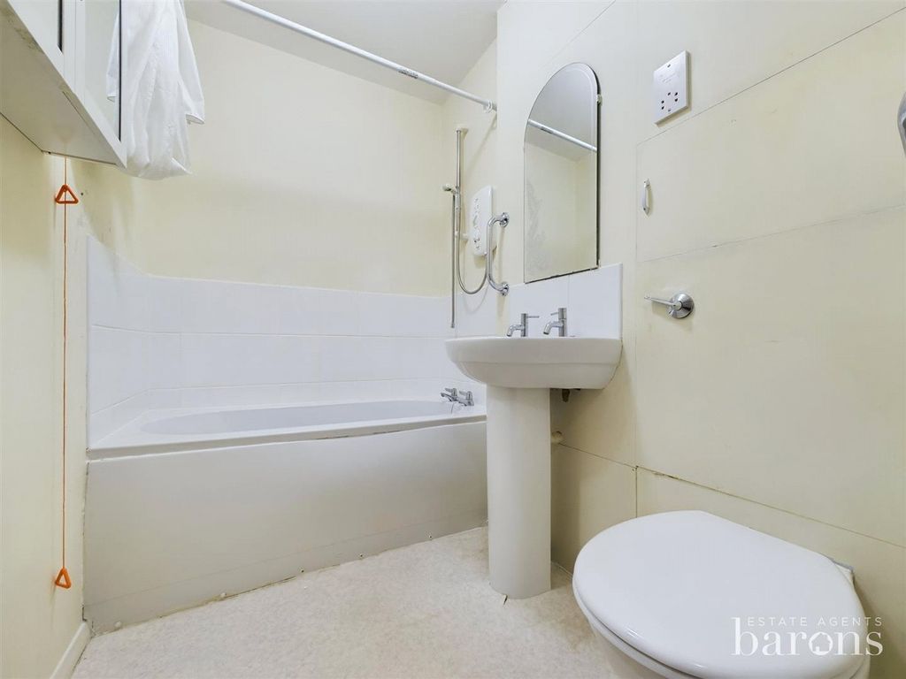 Property photo 3 of 14 Bathroom
