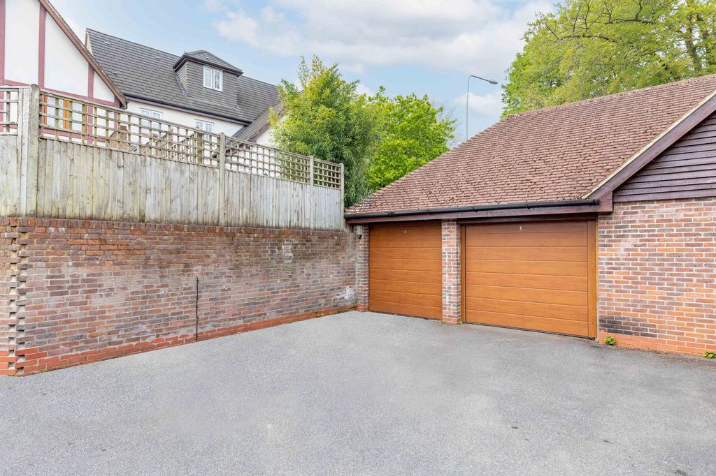 Property photo 3 of 28