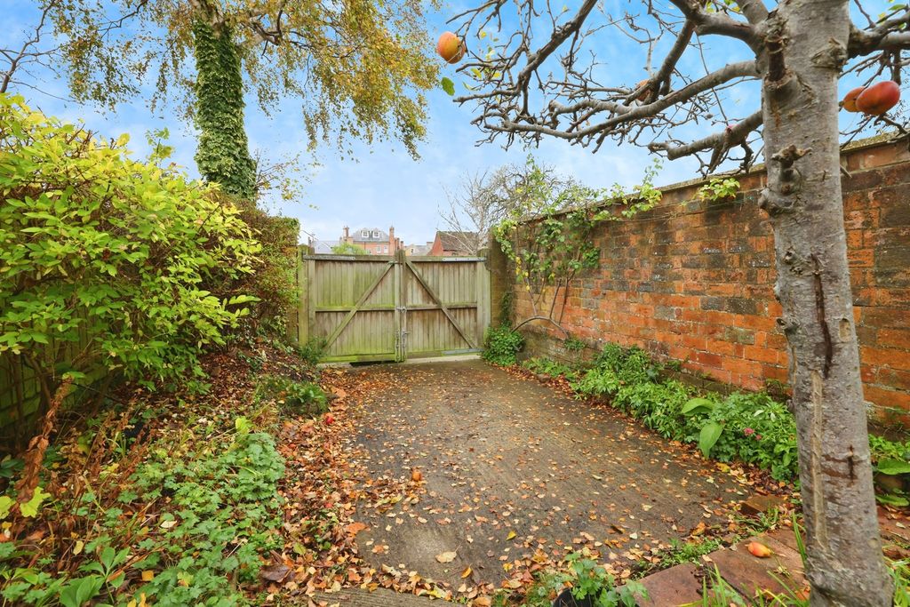 Property photo 3 of 20