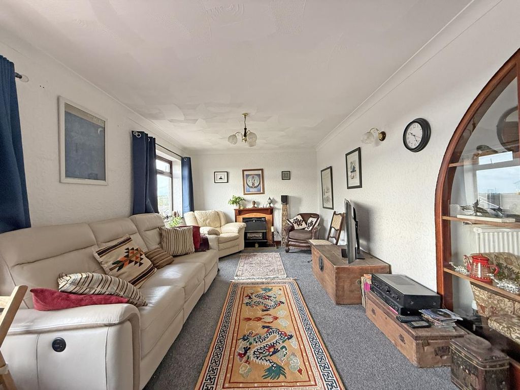 Property photo 2 of 17 Combley Drive 9 - Living Room Front.Jpg