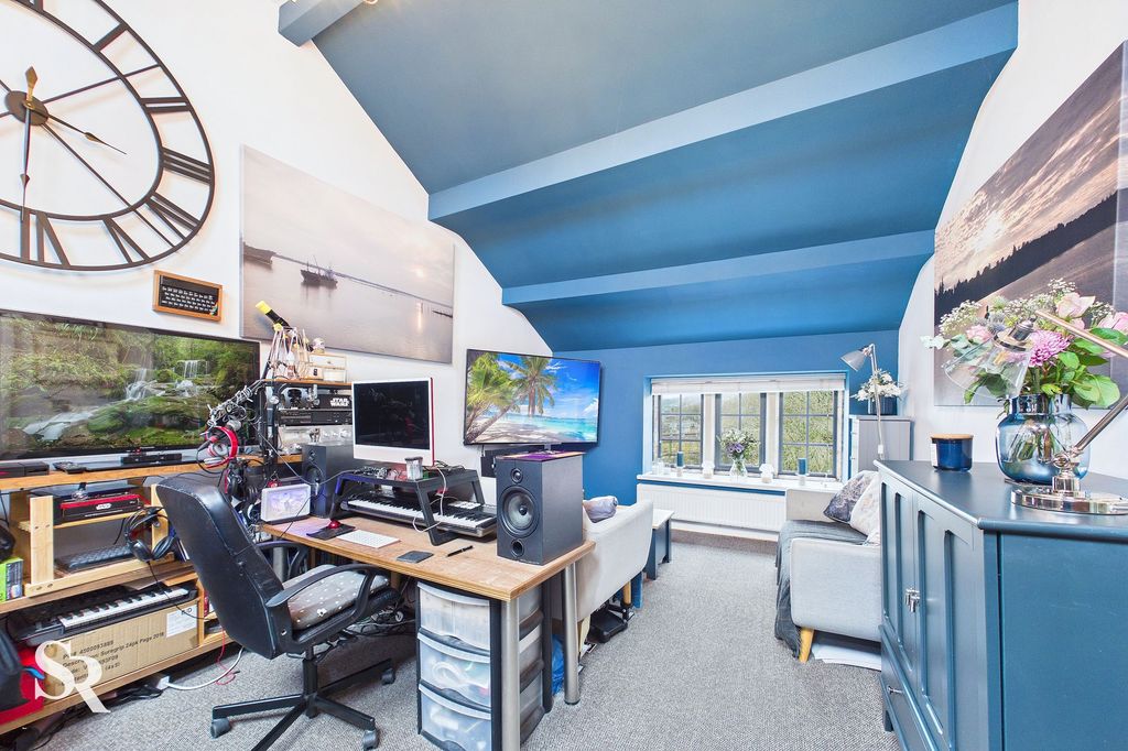 Property photo 3 of 25