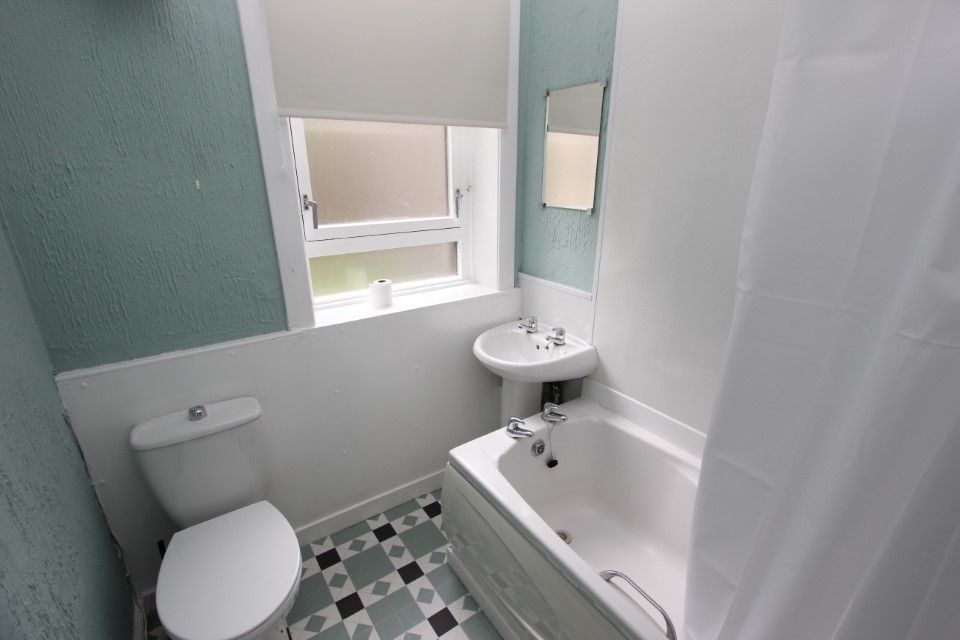 Property photo 3 of 9 Bathroom