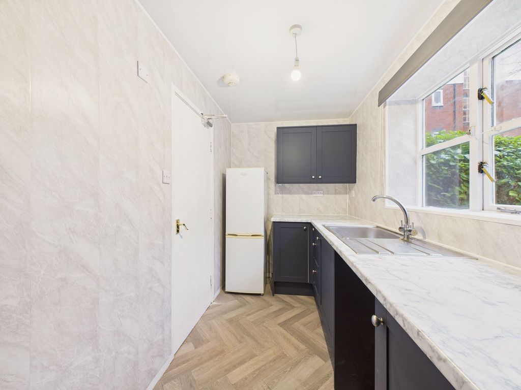 Property photo 3 of 12 Kitchen