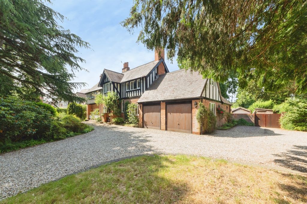 Property photo 2 of 34