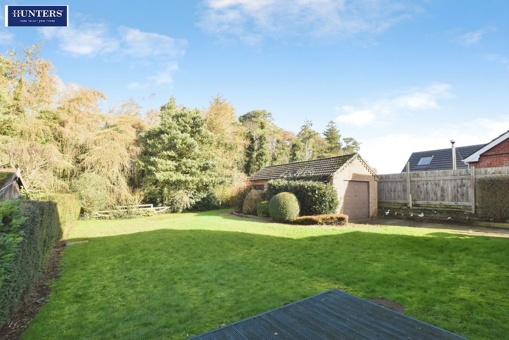 Property photo 3 of 26 Garden