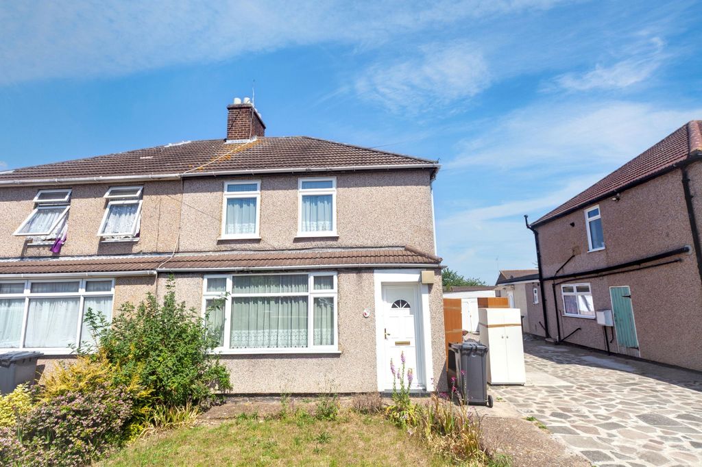 Property photo 1 of 15 38 Myrtle Road, Dartford, Kent Da1 2Rj
