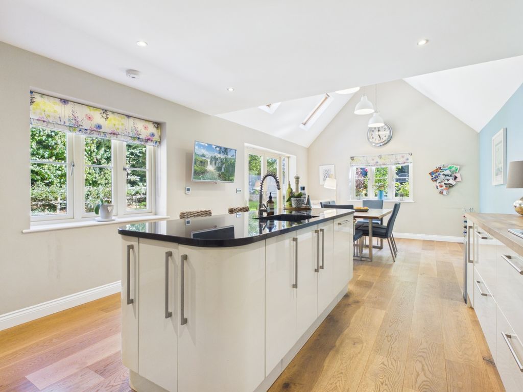 Property photo 3 of 34 Harbidges Lane