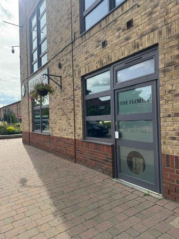 Property photo 1 of 11 Side