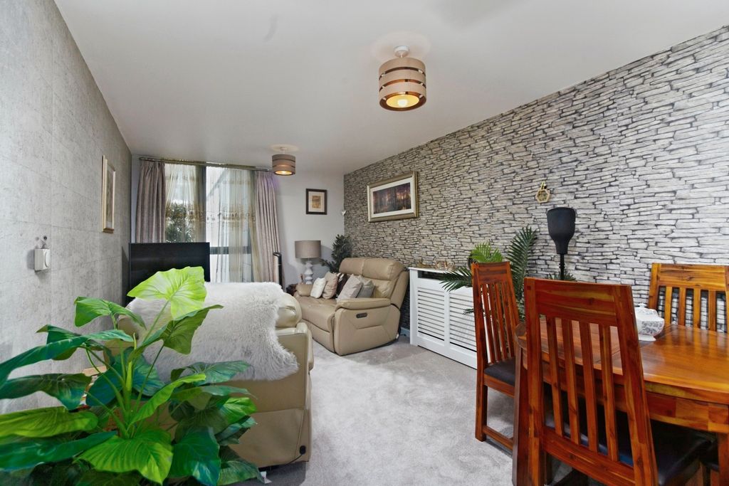 Property photo 2 of 16 Pbox-Img.Jpg