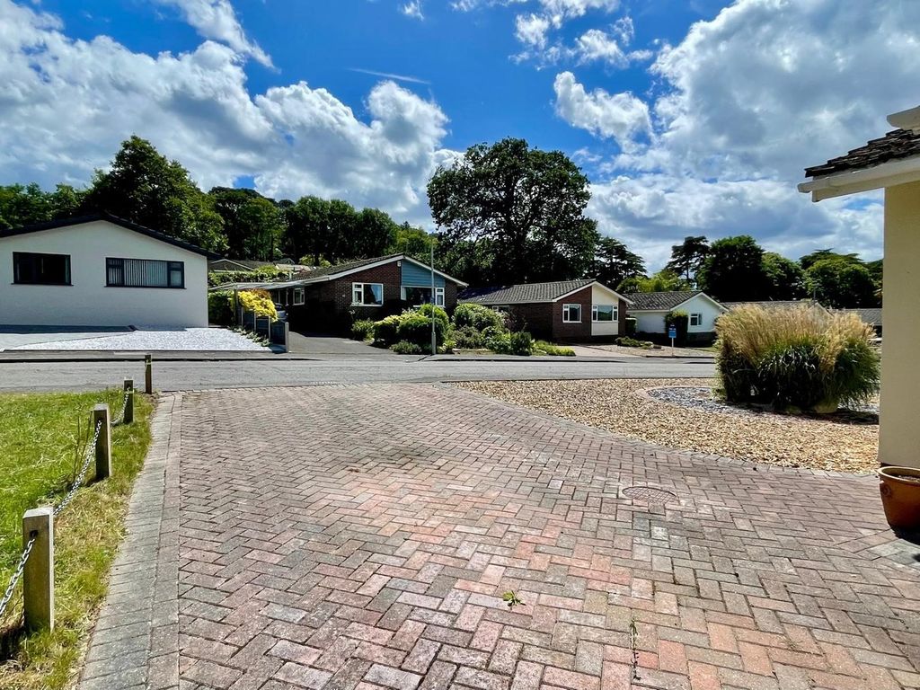 Property photo 2 of 29