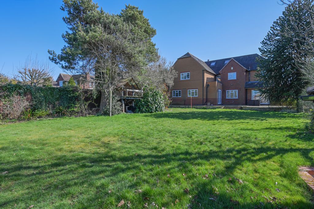 Property photo 2 of 12