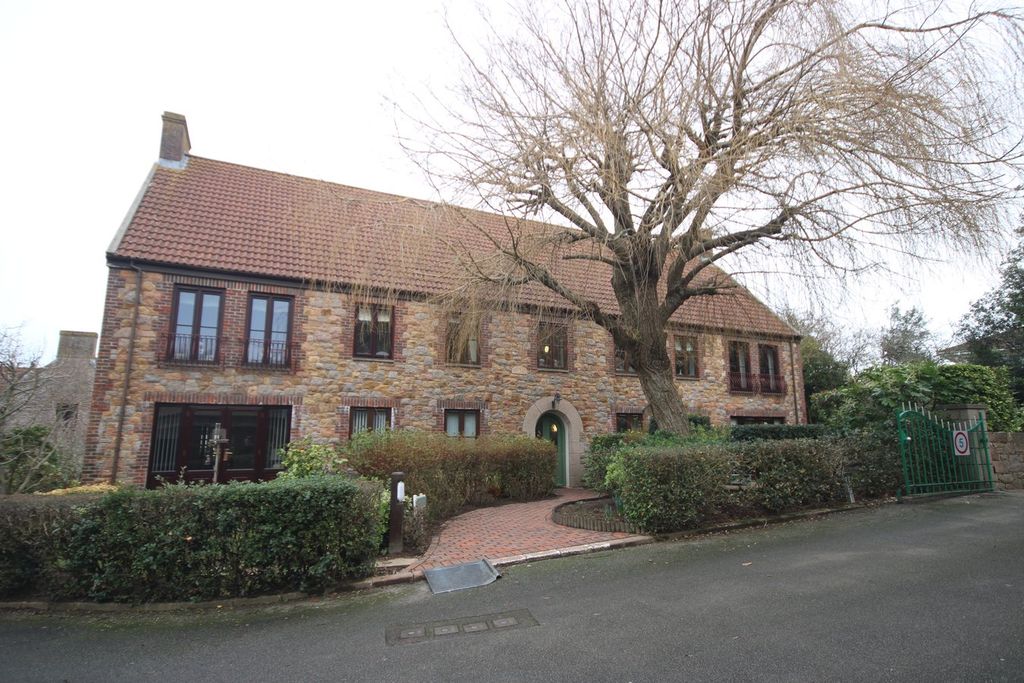 Property photo 1 of 31