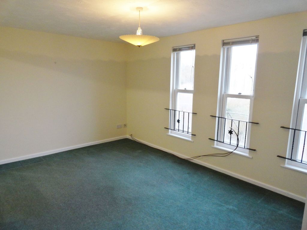 Property photo 3 of 6