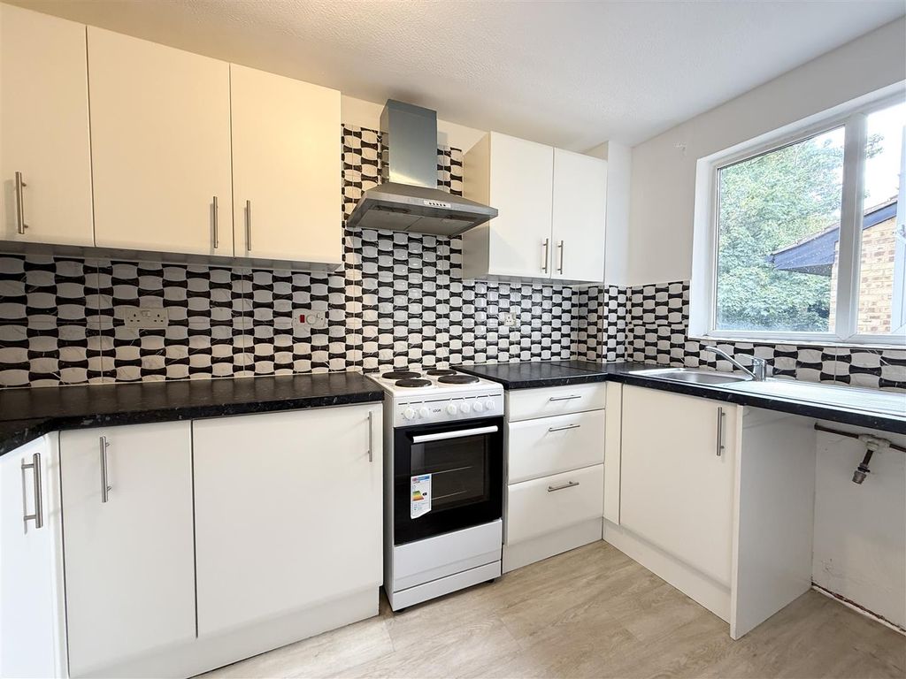 Property photo 3 of 7 Kitchen.Jpg