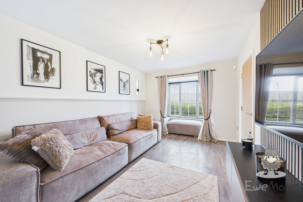 Property photo 2 of 18 8