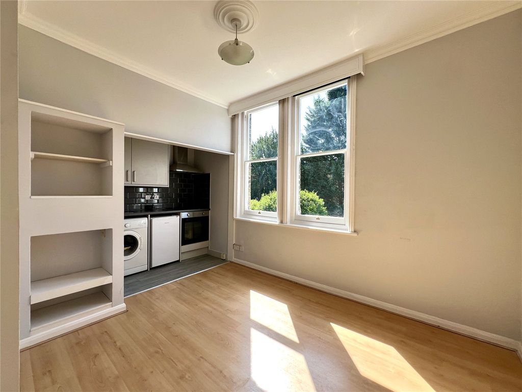 Property photo 2 of 8 Studio Room
