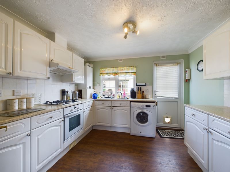 Property photo 2 of 9 Kitchen