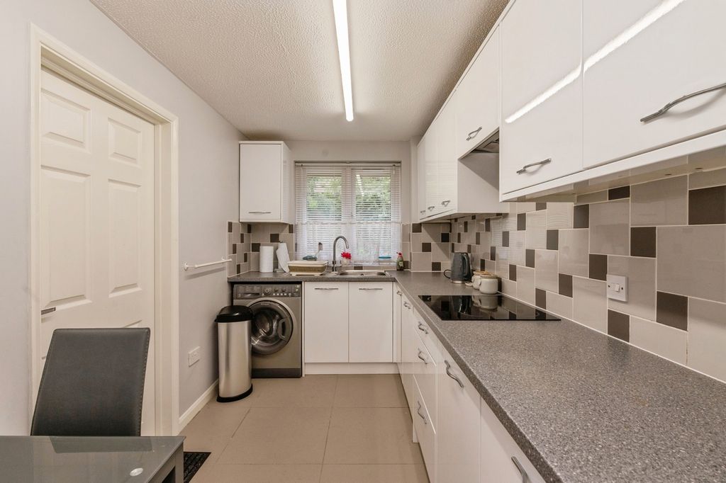 Property photo 2 of 12 Kitchen