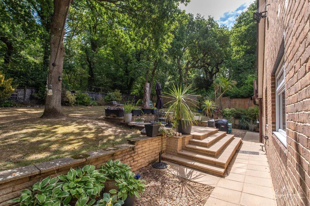 Property photo 2 of 37 Garden