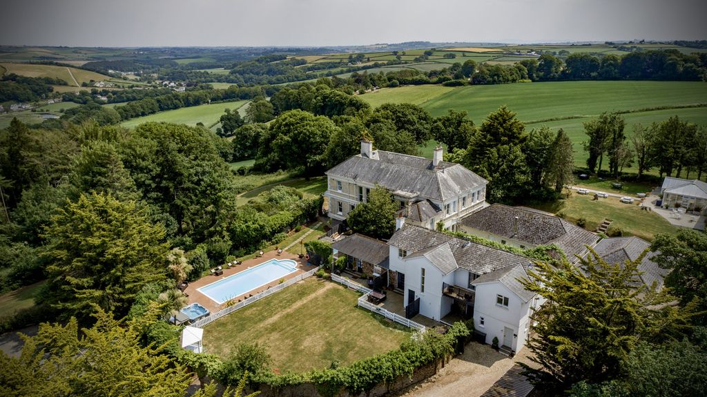 Property photo 1 of 44