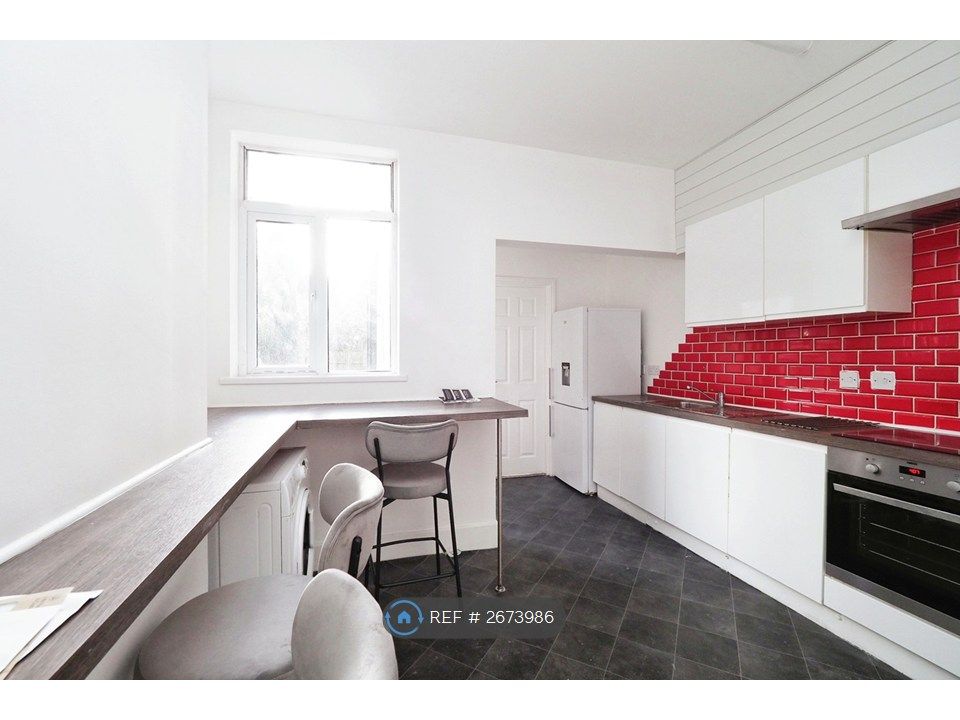 Property photo 2 of 25