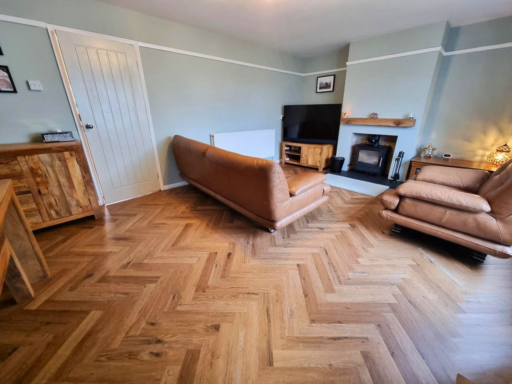 Property photo 1 of 21 Lounge