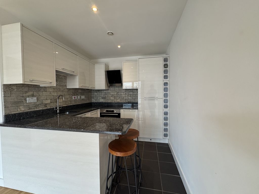 Property photo 3 of 10 Image00011