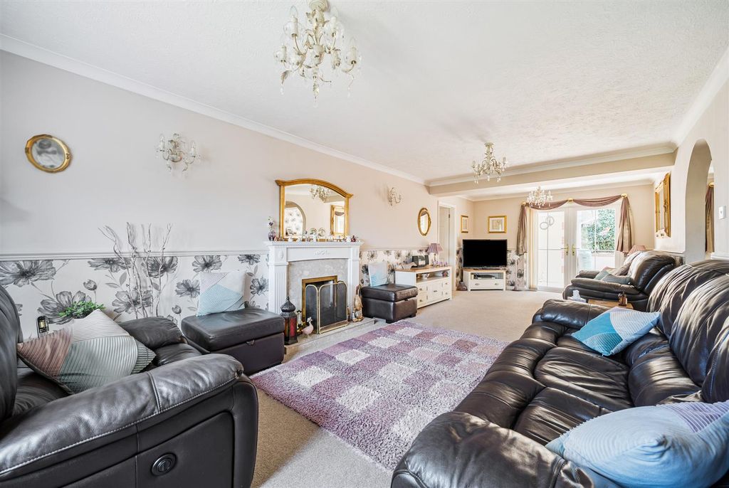 Property photo 3 of 38 Sitting Room