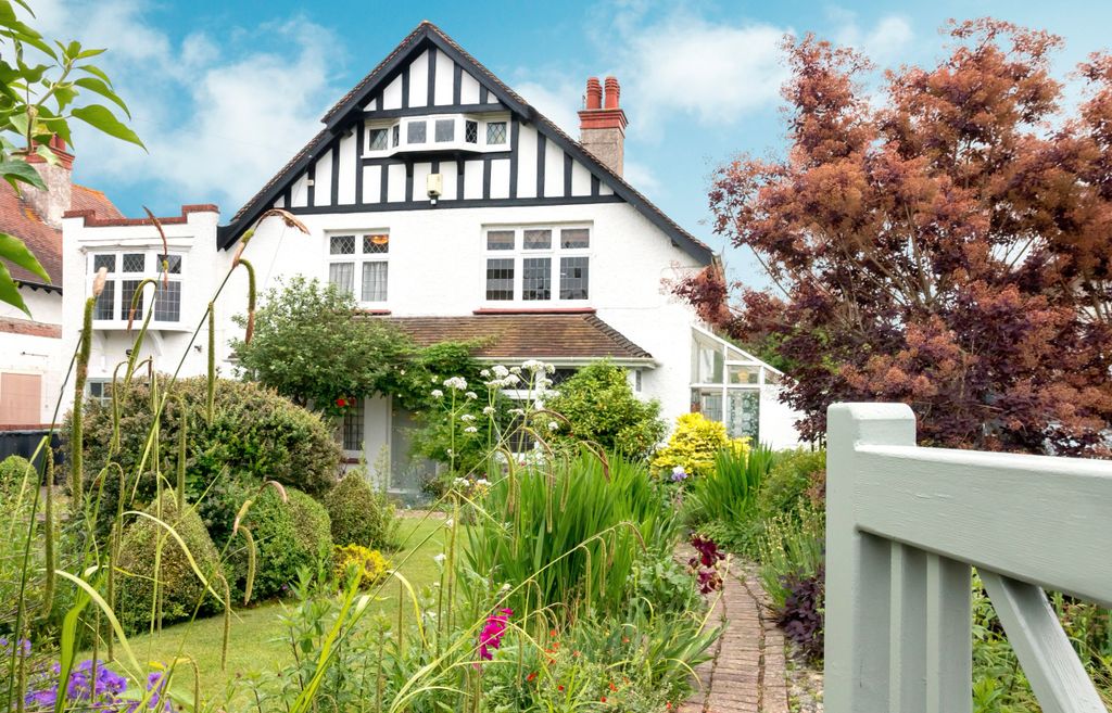 Property photo 1 of 10 Front Elevation