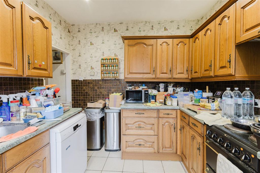 Property photo 3 of 21 Kitchen 2.Jpg