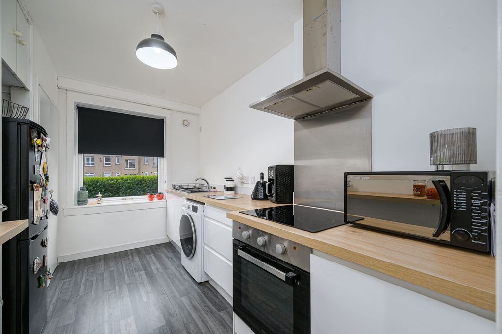 Property photo 2 of 10 Kitchen