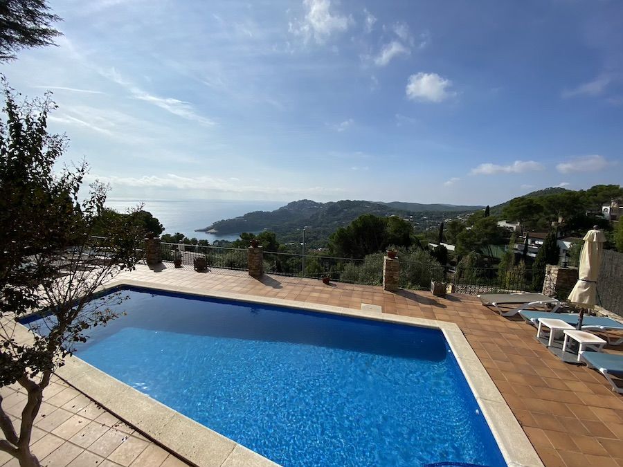 Property photo 1 of 32