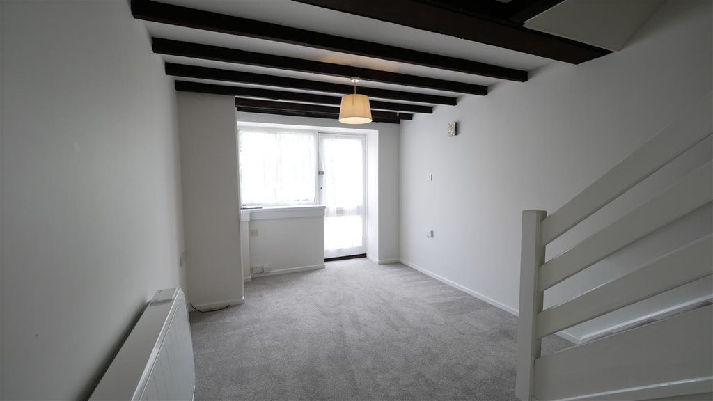 Property photo 2 of 6 Lounge