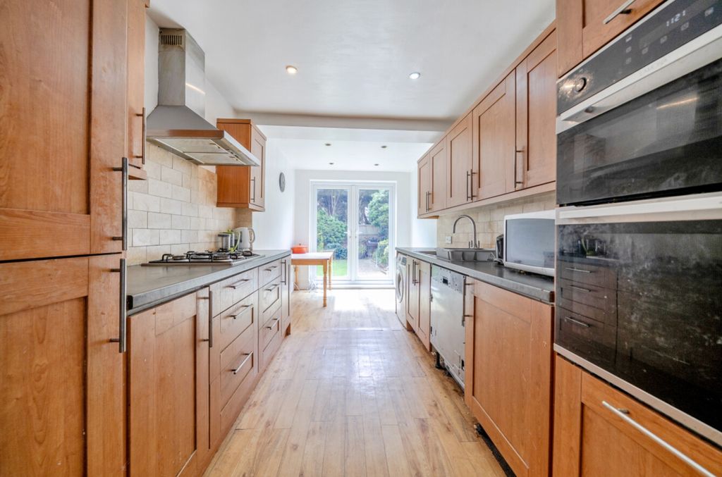 Property photo 3 of 22 1458150-5-6A070ee052Fa6