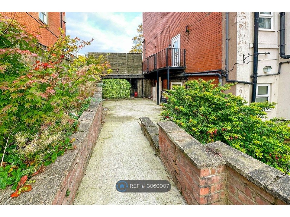 Property photo 1 of 17 Outside Space