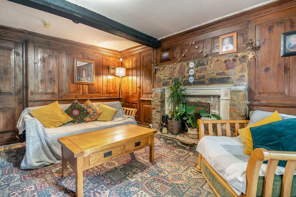 Property photo 2 of 25