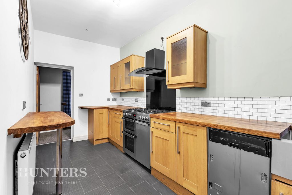 Property photo 3 of 17 Kitchen