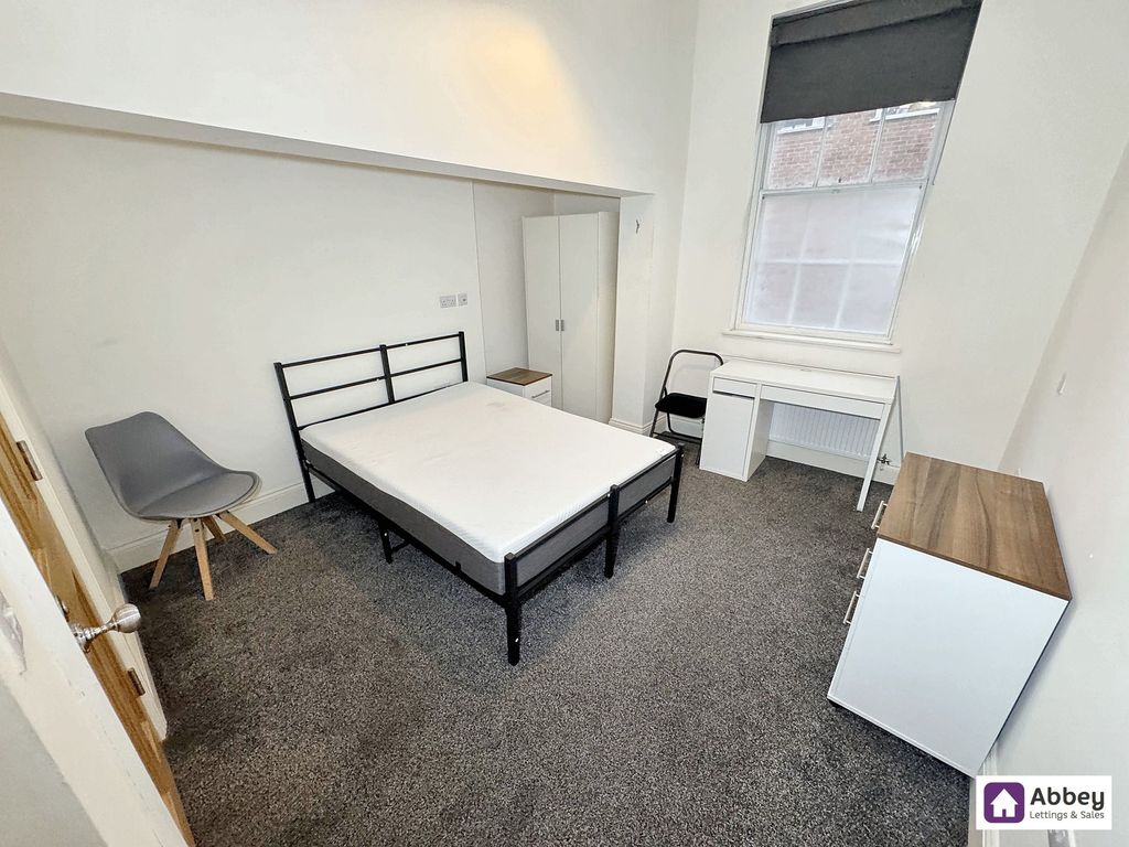 Property photo 1 of 11 Room 1