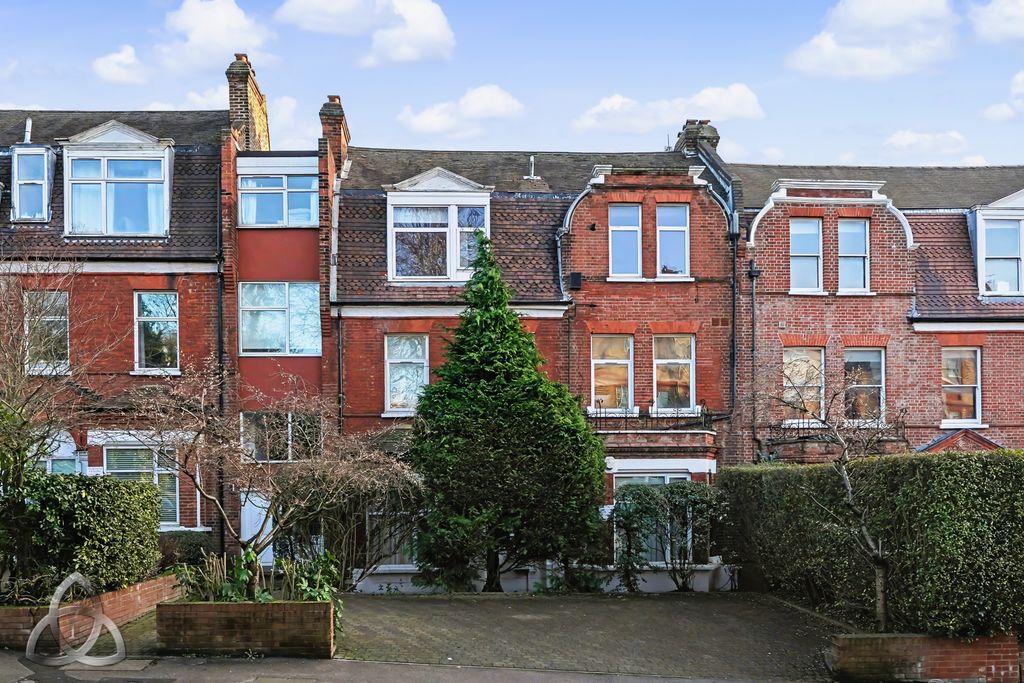 Property photo 3 of 12