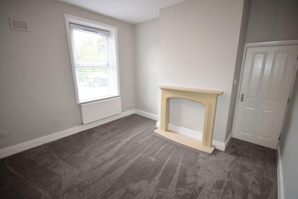 Property photo 2 of 12 Living Room