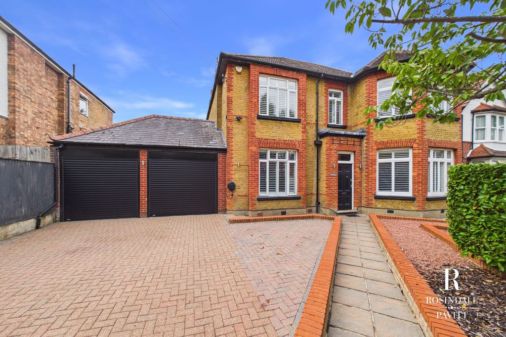 Property photo 1 of 27