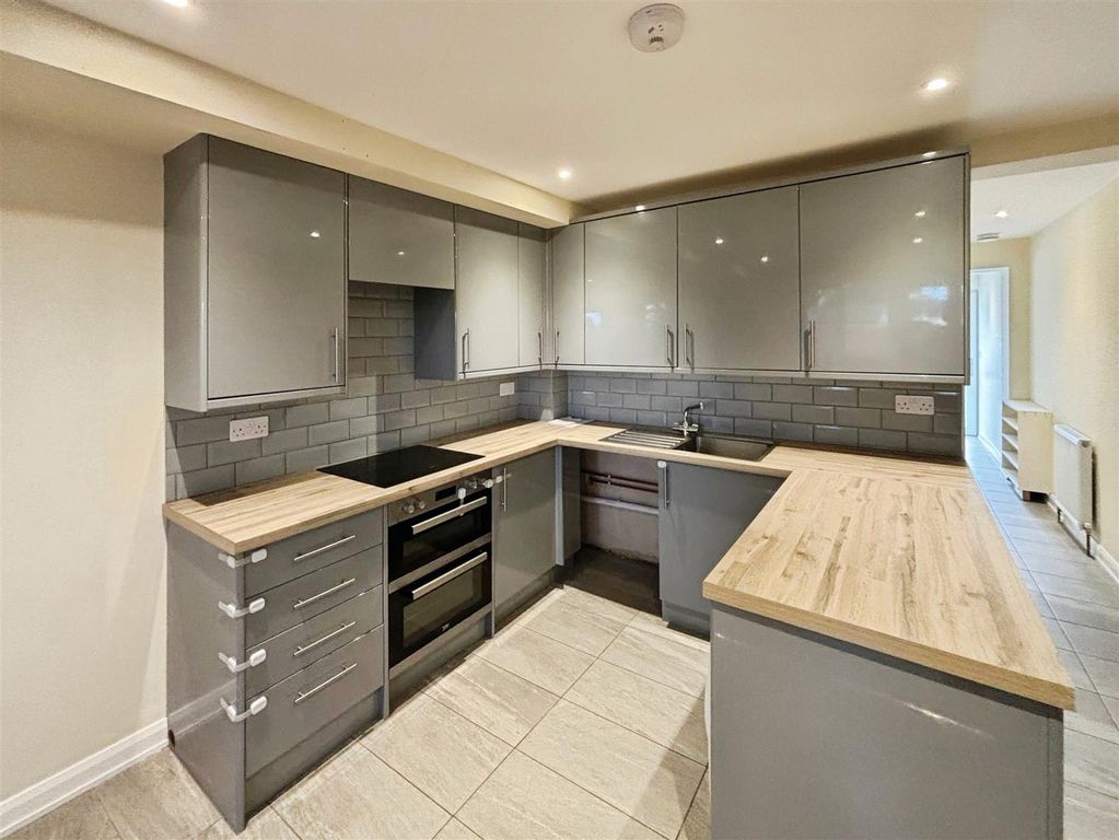 Property photo 2 of 12 48cc510c-Photo 209-18-25 2C 2016 2032 2048.Jpg