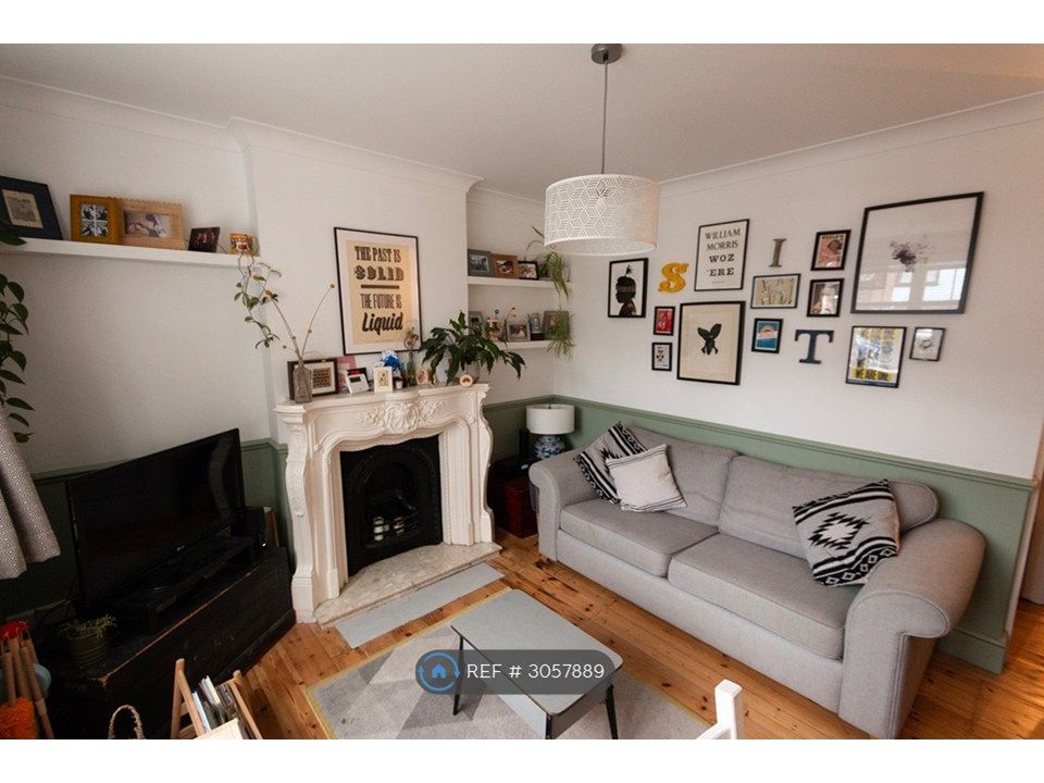 Property photo 1 of 12 Lounge