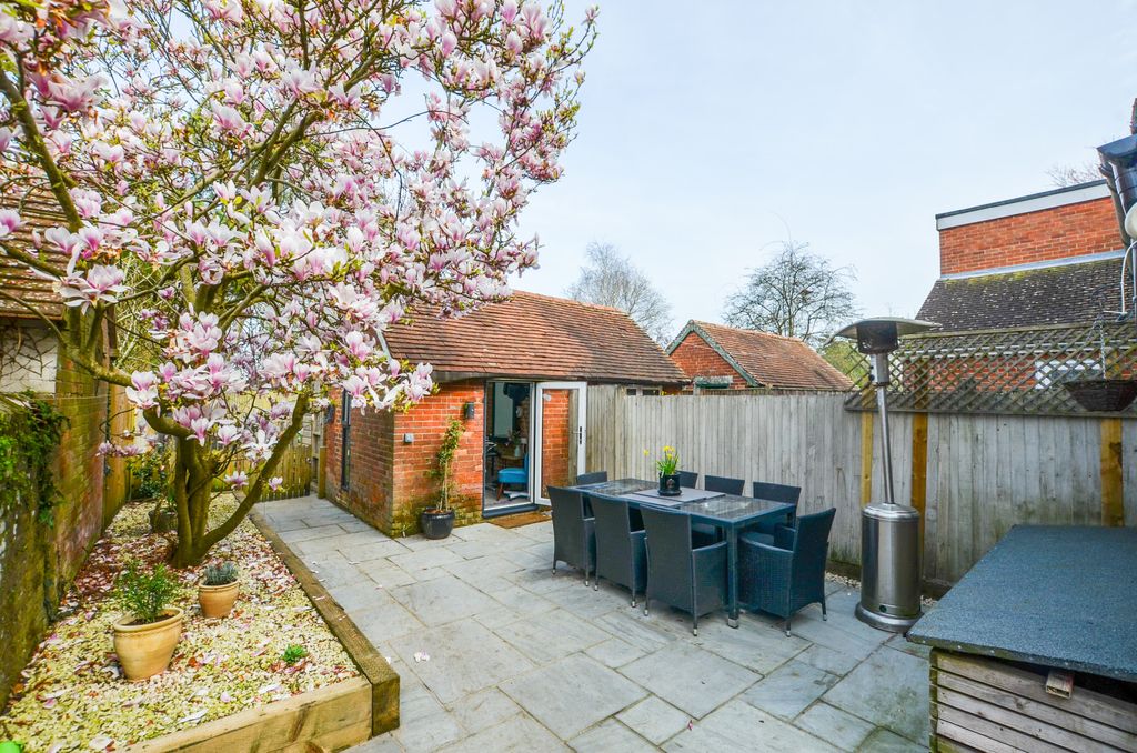 Property photo 3 of 27