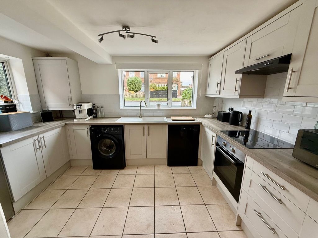 Property photo 1 of 17 Photo 8