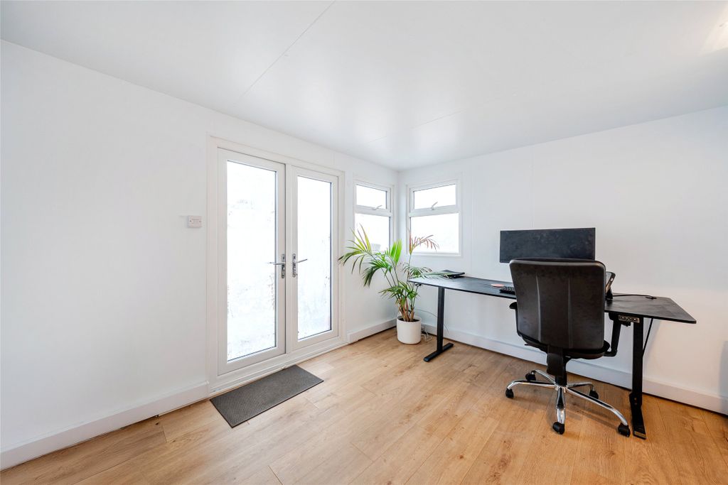 Property photo 3 of 13 Picture No. 17