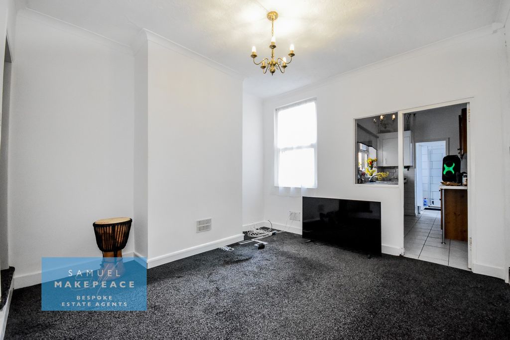 Property photo 2 of 9 Gallery